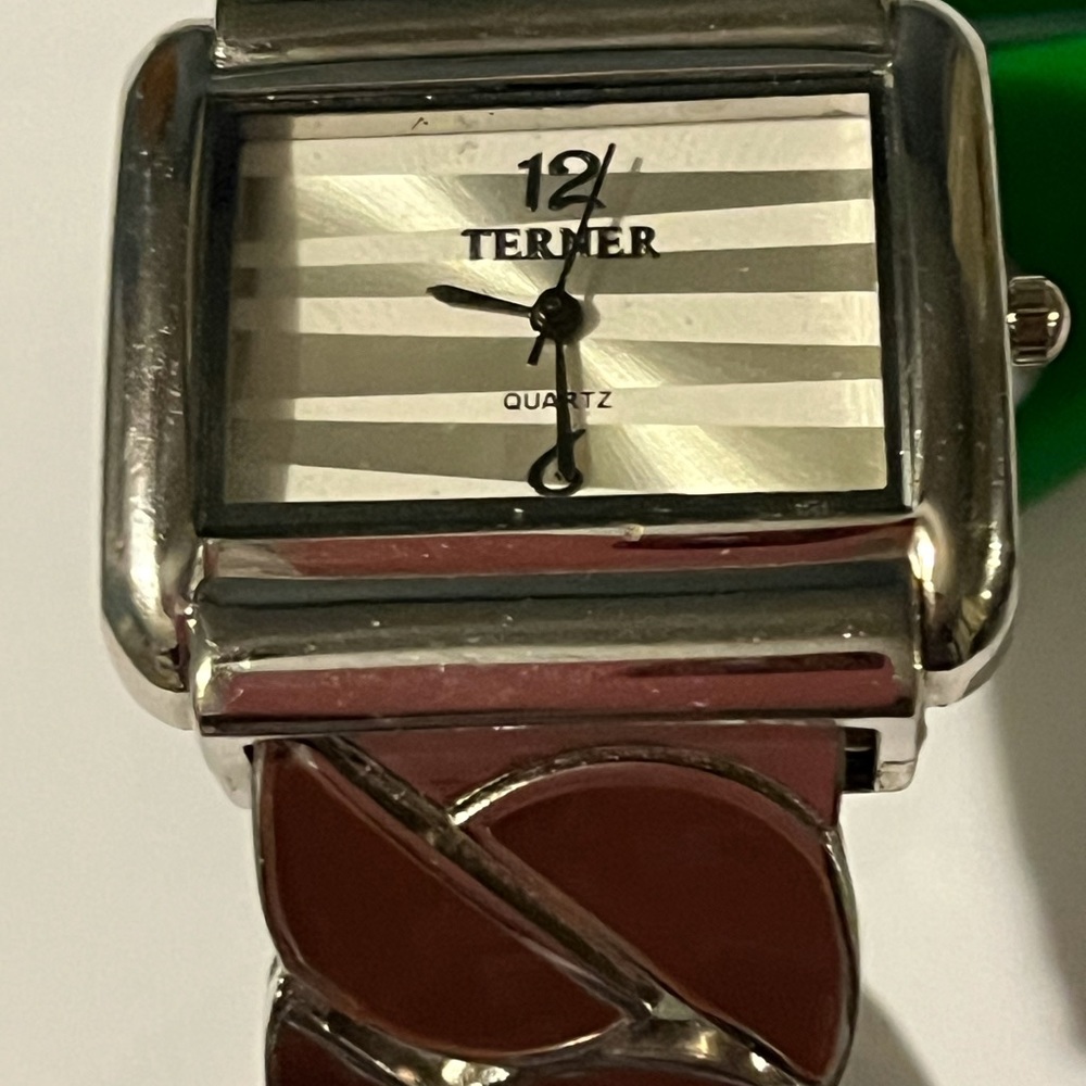SELLING TERNER WOMEN WATCH USED CONDITION STILL IN GOOD 👍 SHAPE